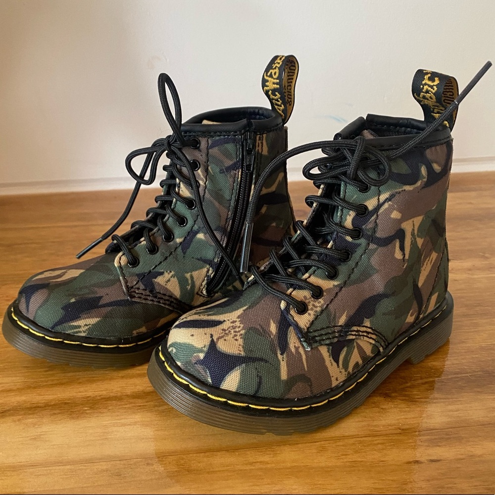 Doc Marten’s kids broklee camo combat boots